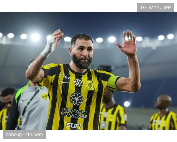 本泽马伪9号角色如何重塑现代中锋定义 本泽马伪9号角色如何重塑现代中锋定义