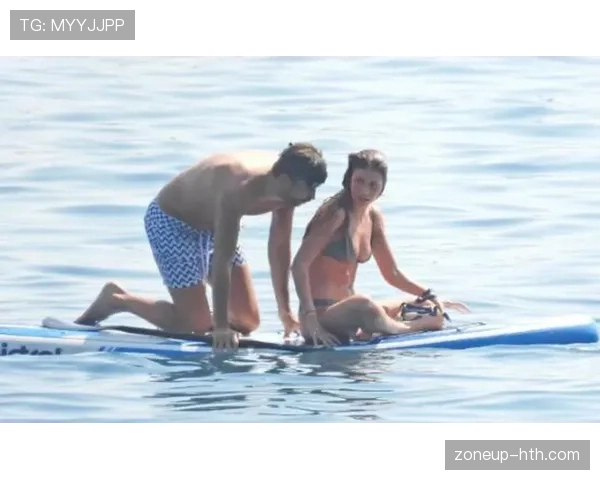 皮克这日子过得，退役了还在晒游艇，真当自己是巴萨老板啊？